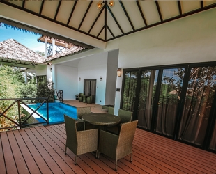 Giraffe Villa