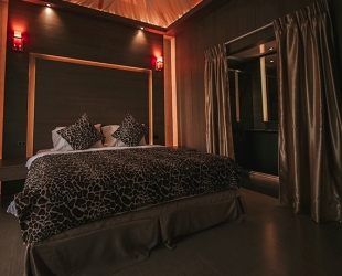 Giraffe Villa